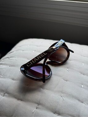 CHANEL Tortoiseshell Sunglasses with Gold Logo and Brown Gradient Lenses